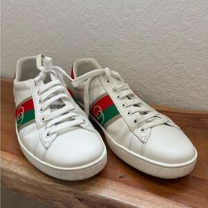 Gucci White Leather Sneakers with Red & Green Web Stripe